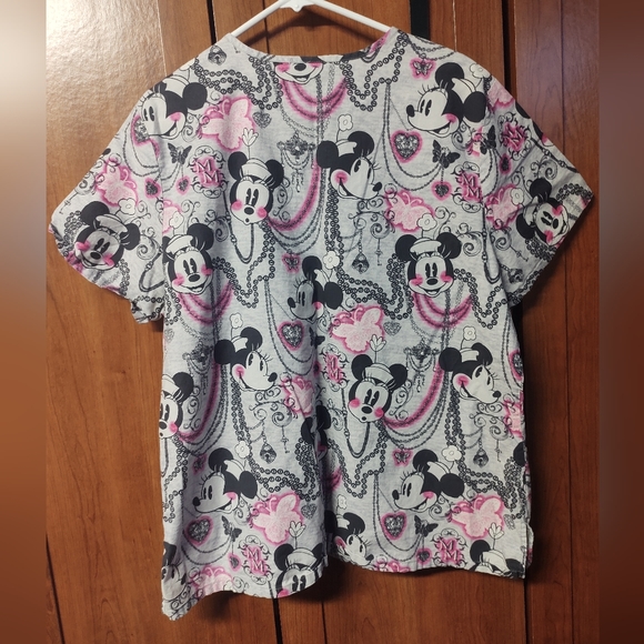 Nurses Scrub Top - Picture 3 of 4